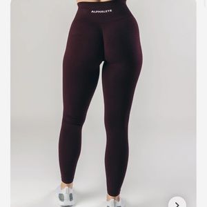 Alphalete Amplify Legging Black Cherry.